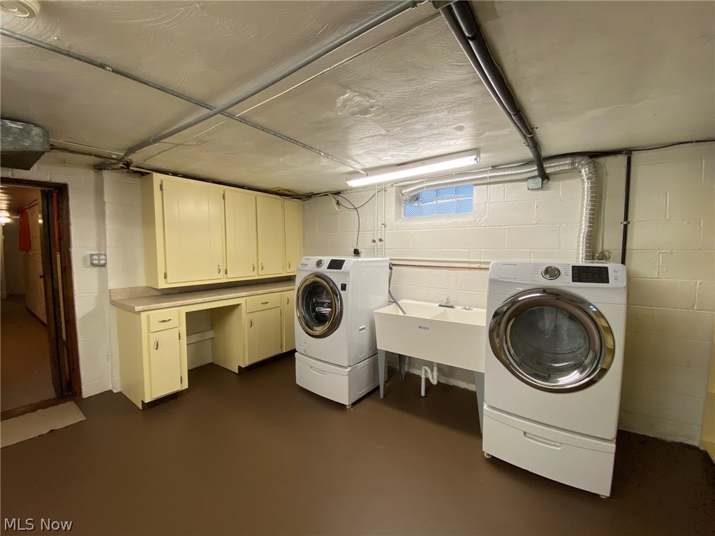 12820 West Pleasant Valley Road Parma, OH 44130 - Photo 22 of 35 Washer & Dryer
