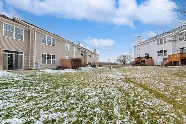 $284,500 | 2870 Glacier Way, Unit C, Wauconda, IL 60084