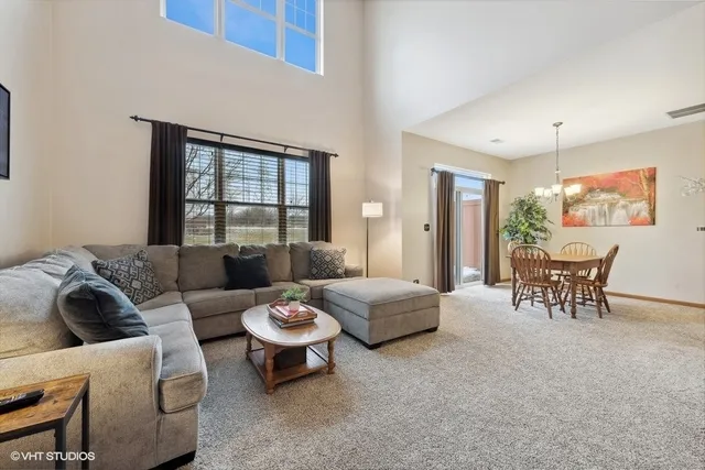 $284,500 | 2870 Glacier Way, Unit C, Wauconda, IL 60084