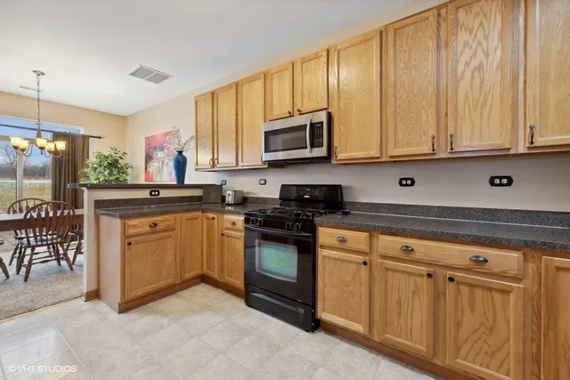 $284,500 | 2870 Glacier Way, Unit C, Wauconda, IL 60084