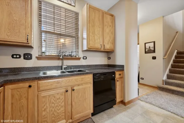 $284,500 | 2870 Glacier Way, Unit C, Wauconda, IL 60084