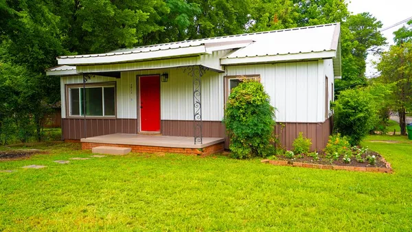$179,900 | 401 West Carolina Street, Palestine, TX 75803