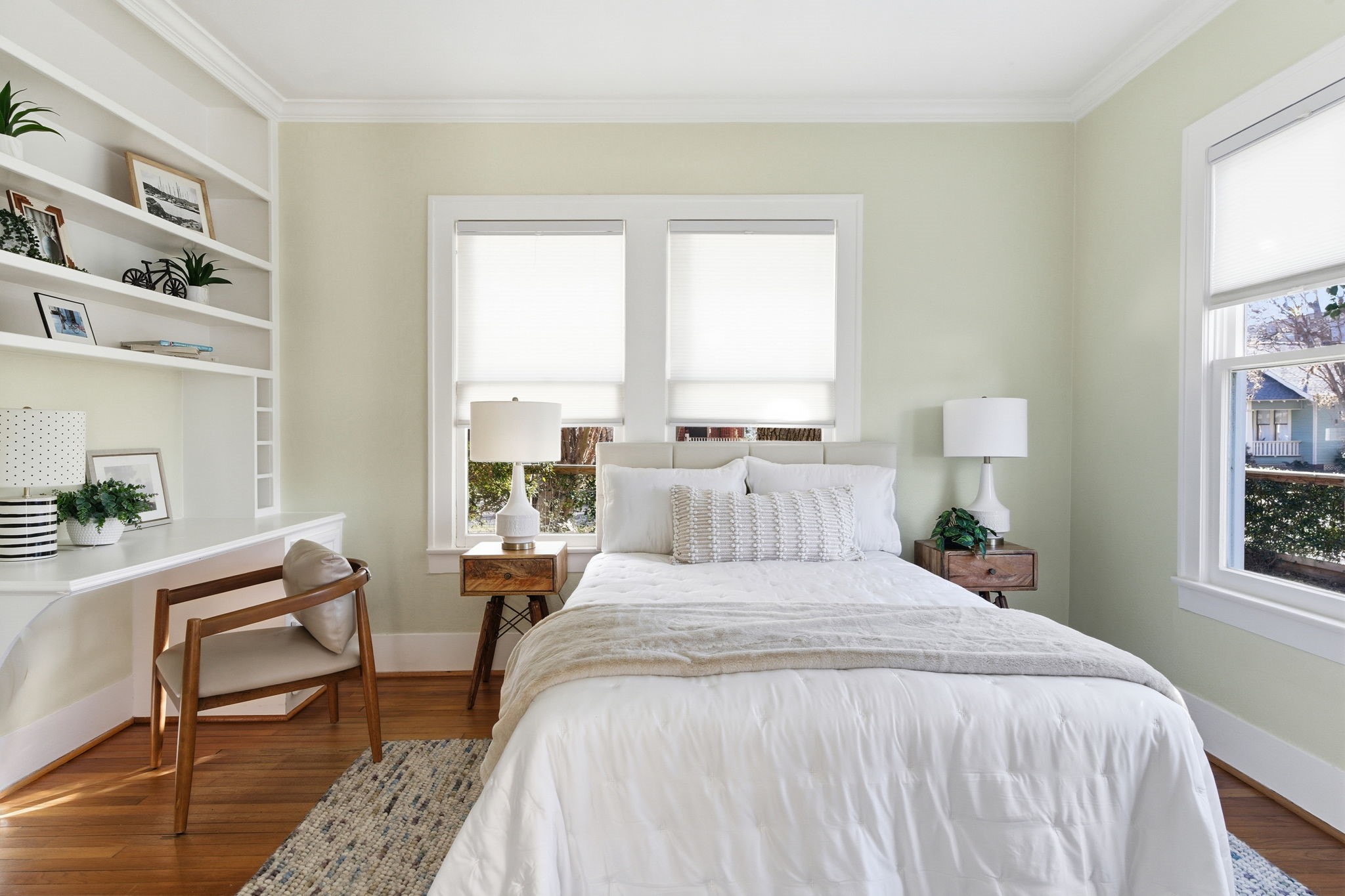 1103 Key Street Houston, TX 77009 - Photo 19 of 35 2nd bedroom off of the living room in the front of the house with lots of natural light.