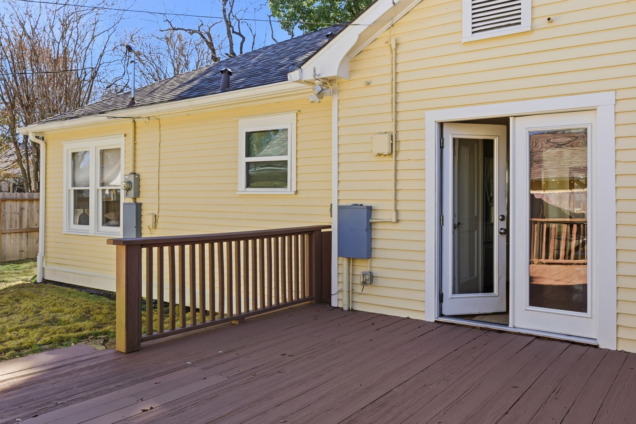 1103 Key Street Houston, TX 77009 - Photo 24 of 35 Large spacious deck off of kitchen leading into the backyard.
