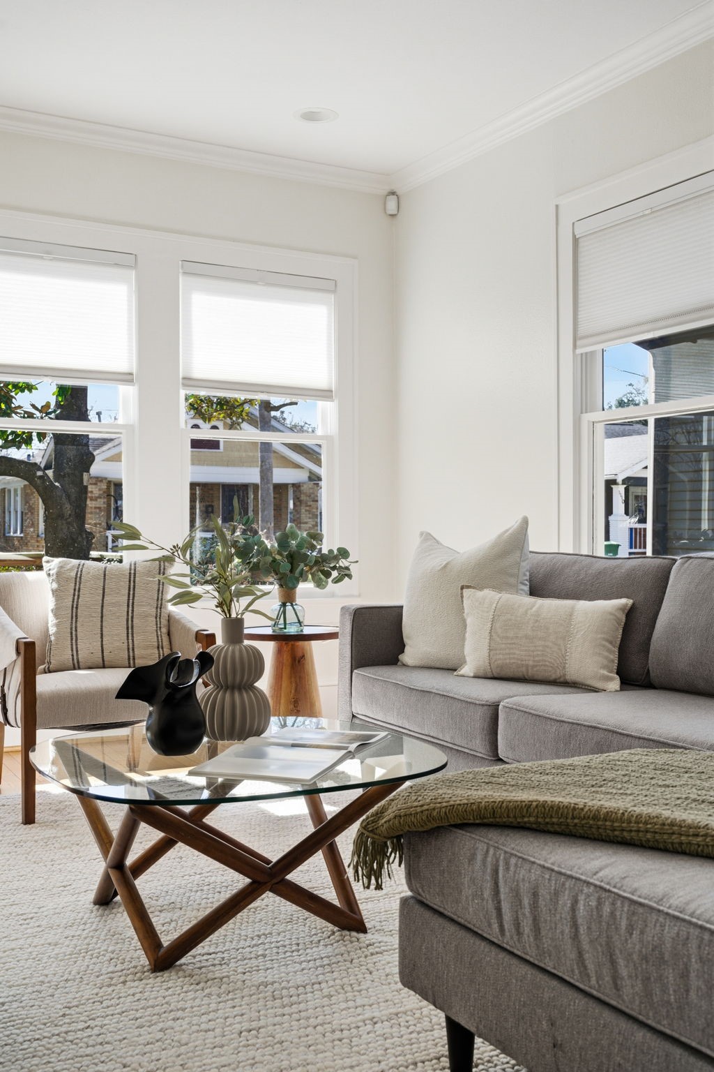 1103 Key Street Houston, TX 77009 - Photo 6 of 35 Plenty of natural light throughout.