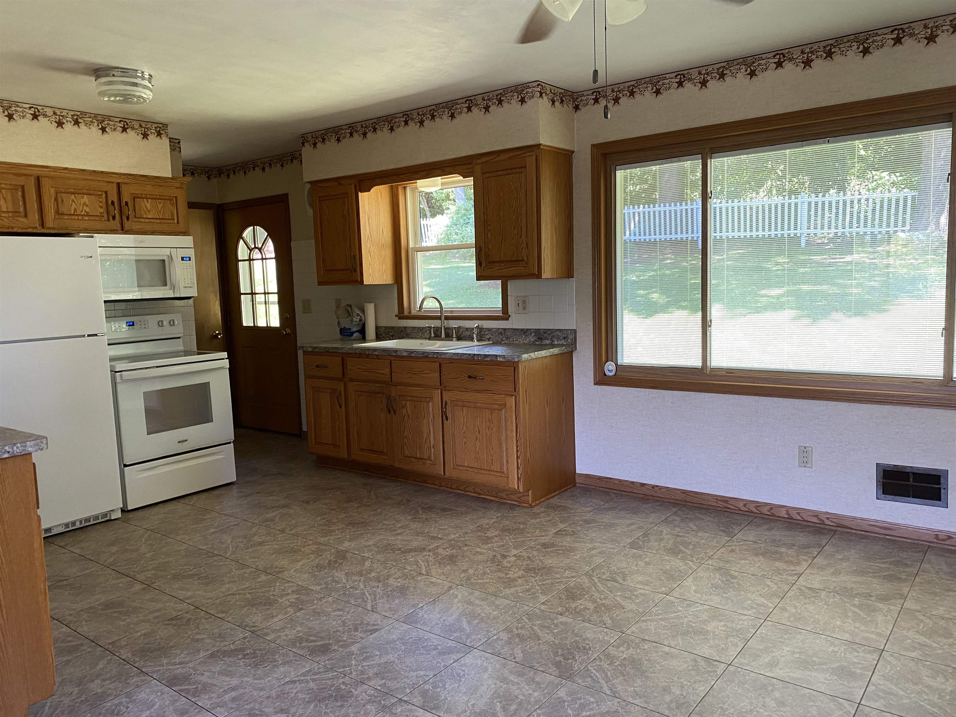 4258 Pleasant Hill Road Richfield, WI 53076 - Photo 5 of 31