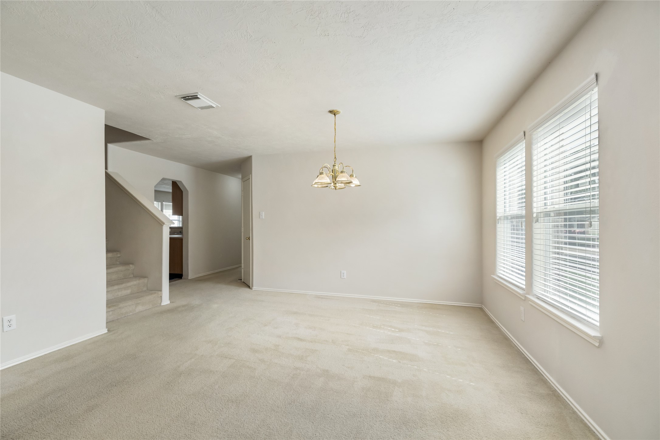 9339 Canady Park Lane Houston, TX 77075 - Photo 8 of 44 Forma dinning and receiving room. View from front door.