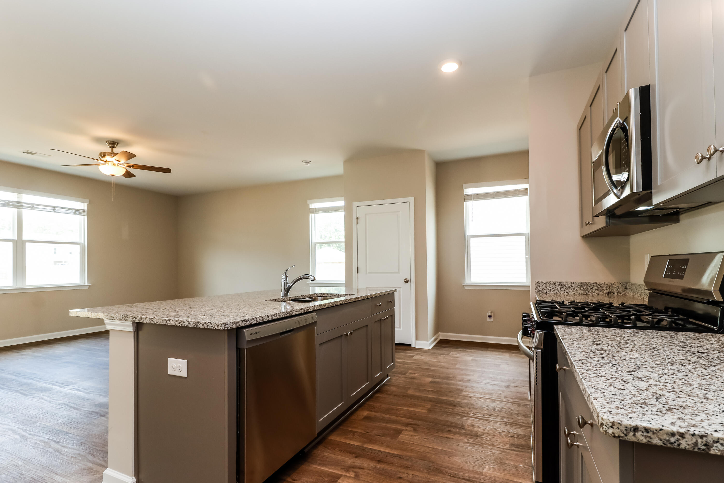 213 Rubles Lane Moncks Corner, SC 29461 - Photo 2 of 10 1007786.213 Rubles Lane - Kitchen_1