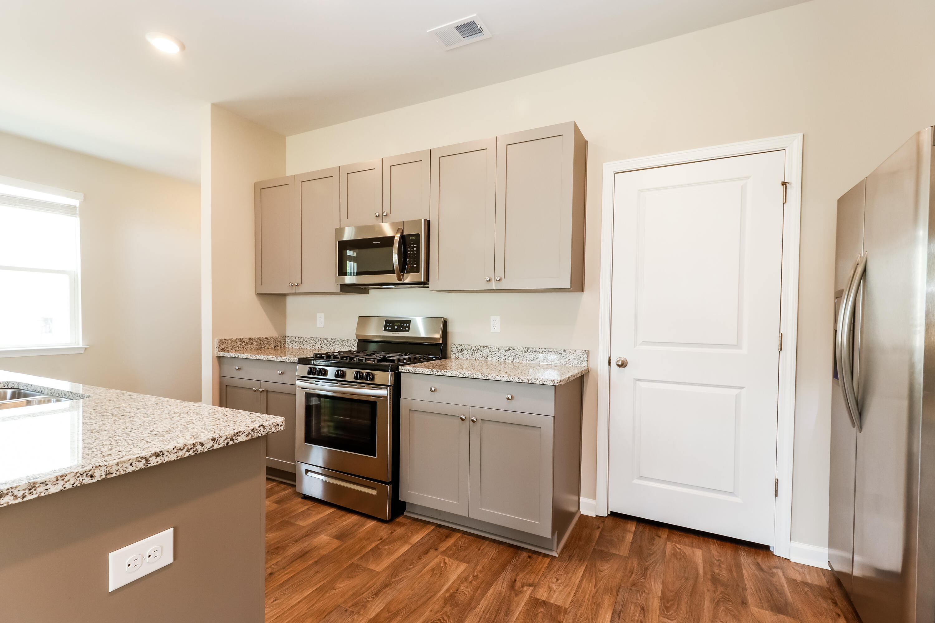 213 Rubles Lane Moncks Corner, SC 29461 - Photo 4 of 10 1007786.213 Rubles Lane - Kitchen_2