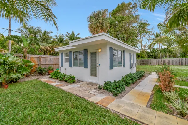 $2,400,000 | 320 Southeast 4th Avenue, Delray Beach, FL 33483