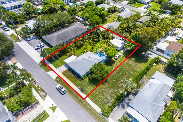 $2,400,000 | 320 Southeast 4th Avenue, Delray Beach, FL 33483