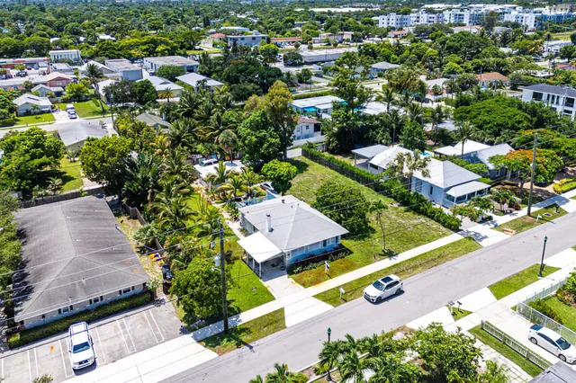 $2,400,000 | 320 Southeast 4th Avenue, Delray Beach, FL 33483