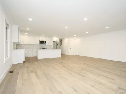 $2,650,000 | 13 Dunes Lane, Port Washington, NY 11050