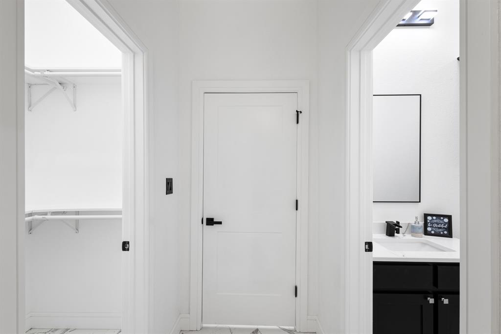 1572 Faulkner Road Sunset, TX 76270 - Photo 30 of 40 a bathroom with a sink and mirror