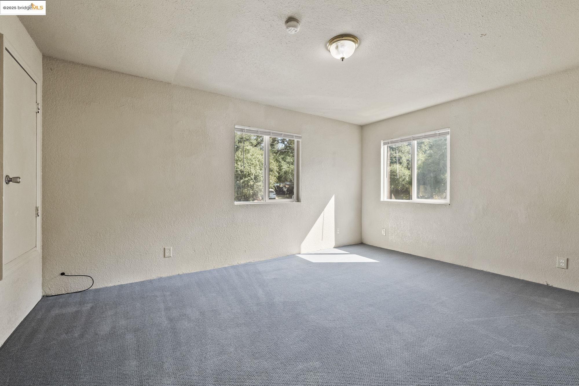 10702 10th Avenue Jamestown, CA 95327 - Photo 20 of 25 an empty room with windows and closet
