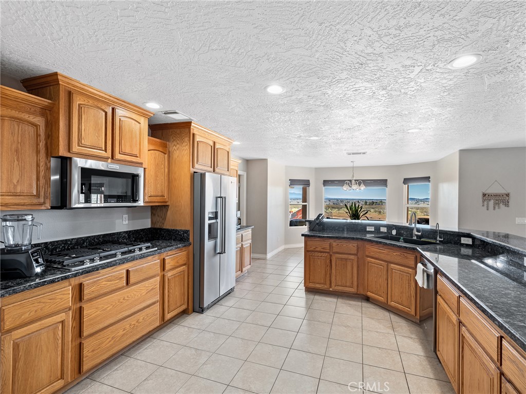 13850 Night Shade Road Apple Valley, CA 92307 - Photo 14 of 75
