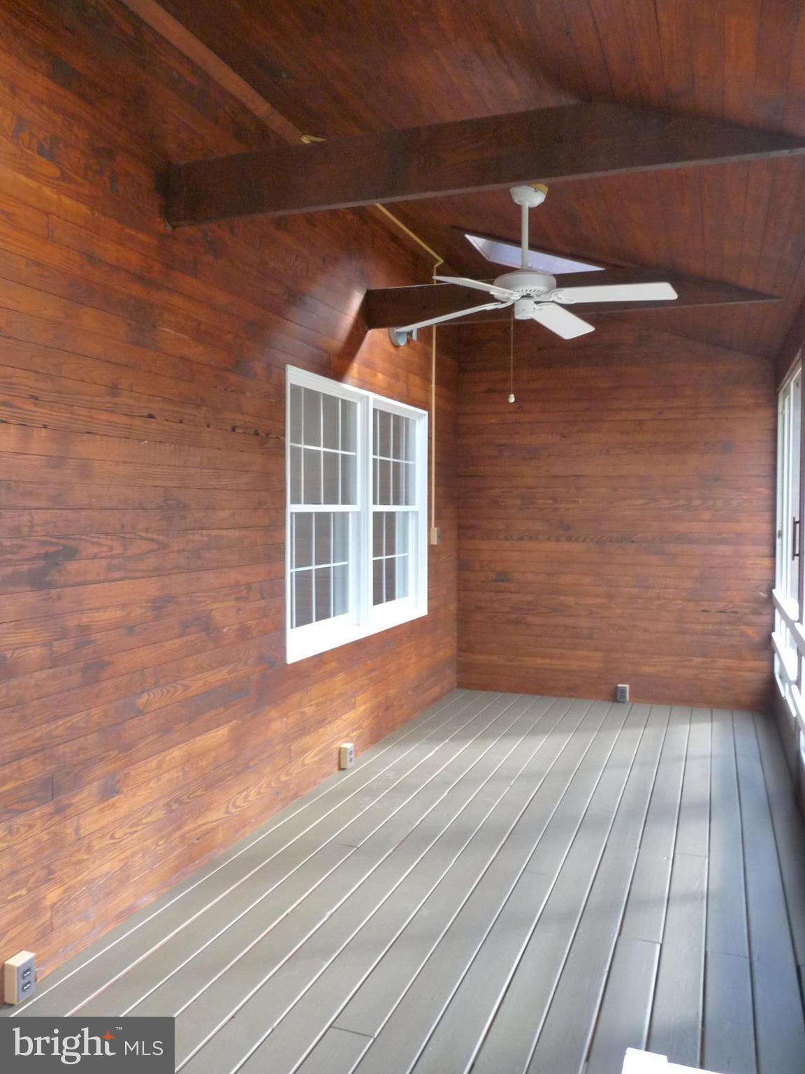 8091 Counselor Road Manassas, VA 20112 - Photo 8 of 30 Sun Porch w/Natural Light