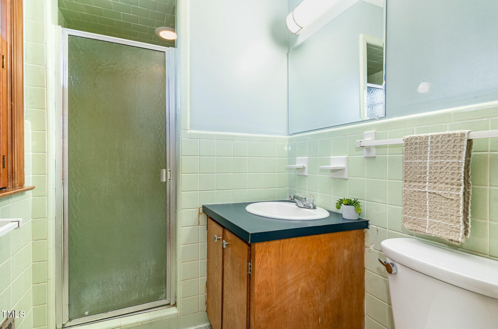6600 Clinton Place Raleigh, NC 27607 - Photo 23 of 35 Primary Bathroom