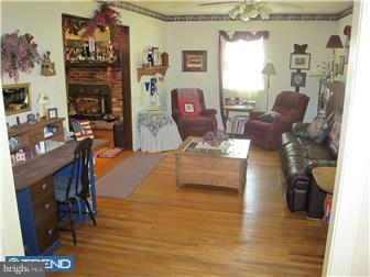 602 Parry Road Cinnaminson, NJ 08077 - Photo 2 of 7 Living Room