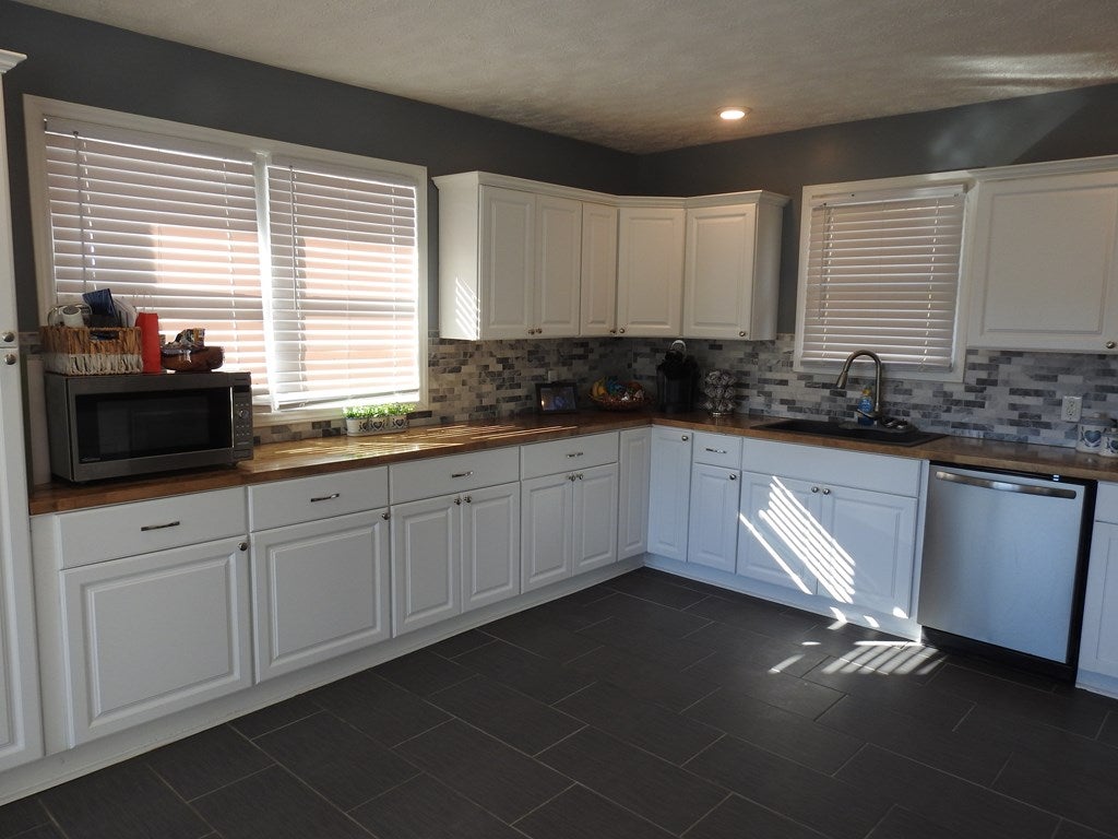 1472 Soapstone Road Galax, VA 24333 - Photo 13 of 36 Gallery Image 13