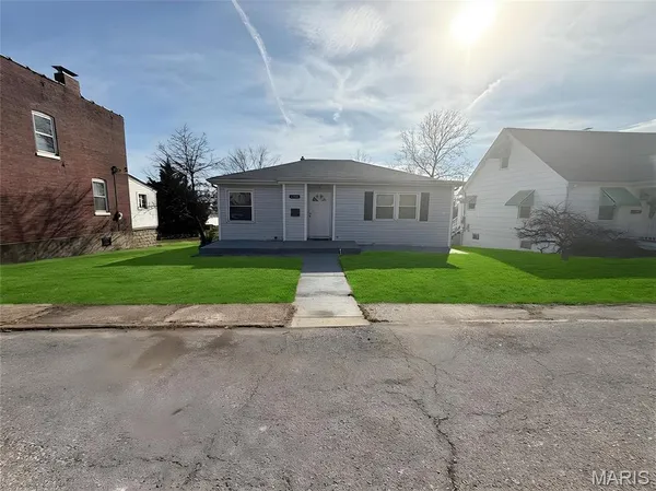 $224,999 | 3712 Bobring Avenue, St. Louis, MO 63125