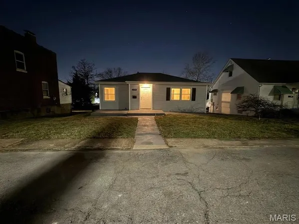 $219,999 | 3712 Bobring Avenue, St. Louis, MO 63125