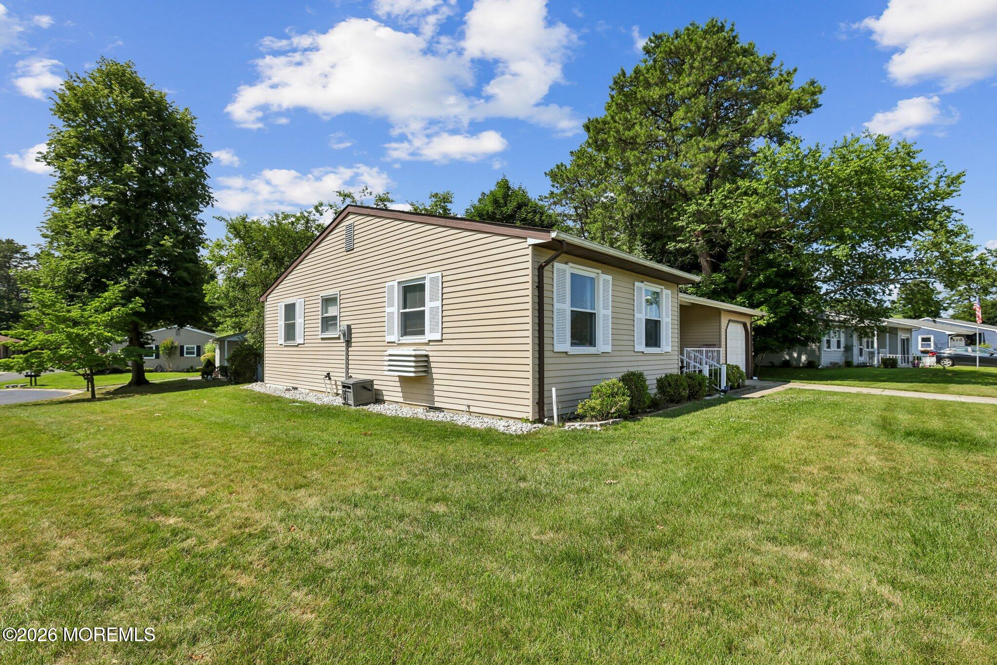 47 Hartford Road Whiting, NJ 08759 - Photo 4 of 27 023