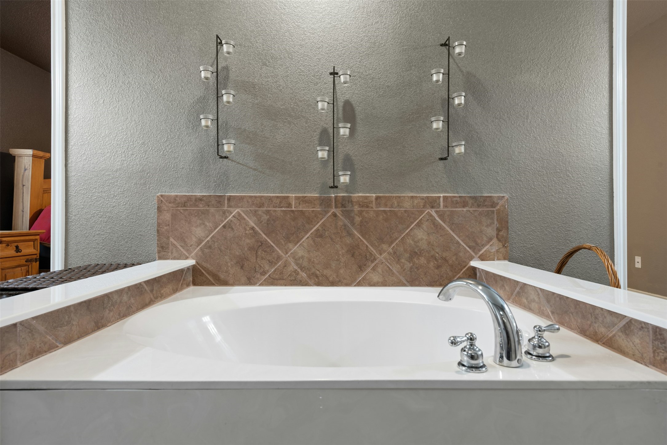 30013 Edgewood Drive Georgetown, TX 78628 - Photo 22 of 39 Lovely soaking tub for relaxing after your busy day
