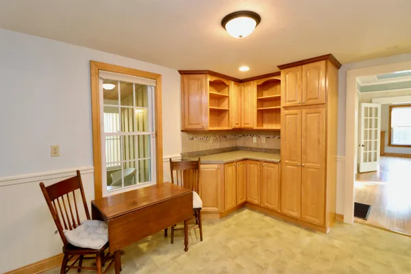 $799,900 | 2331 West St Lawrence Avenue, Beloit, WI 53511