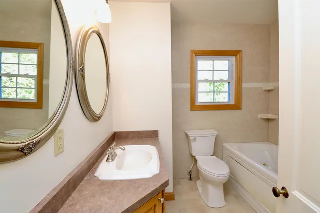 $799,900 | 2331 West St Lawrence Avenue, Beloit, WI 53511