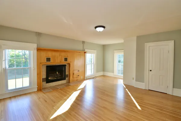 $799,900 | 2331 West St Lawrence Avenue, Beloit, WI 53511