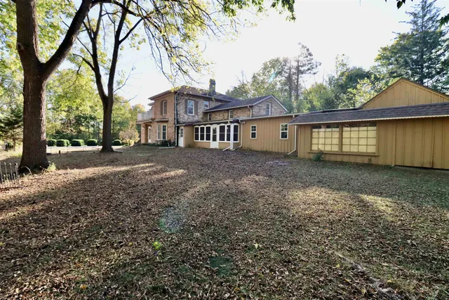 $799,900 | 2331 West St Lawrence Avenue, Beloit, WI 53511