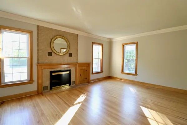 $799,900 | 2331 West St Lawrence Avenue, Beloit, WI 53511