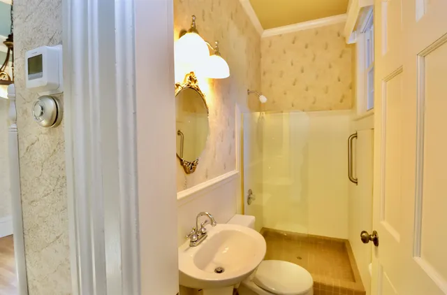 $799,900 | 2331 West St Lawrence Avenue, Beloit, WI 53511