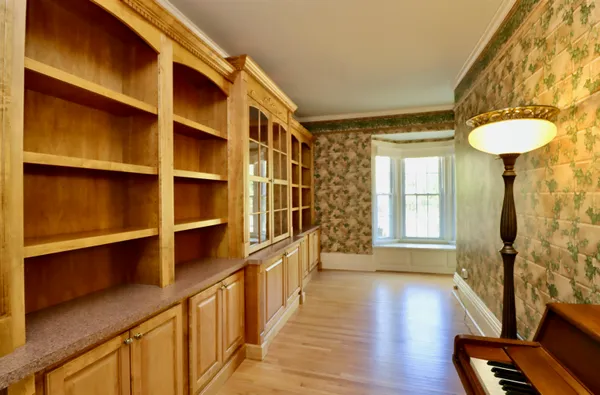 $799,900 | 2331 West St Lawrence Avenue, Beloit, WI 53511