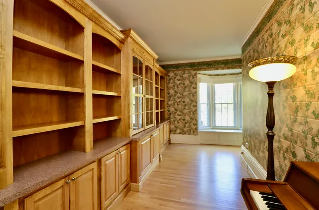 $799,900 | 2331 West St Lawrence Avenue, Beloit, WI 53511