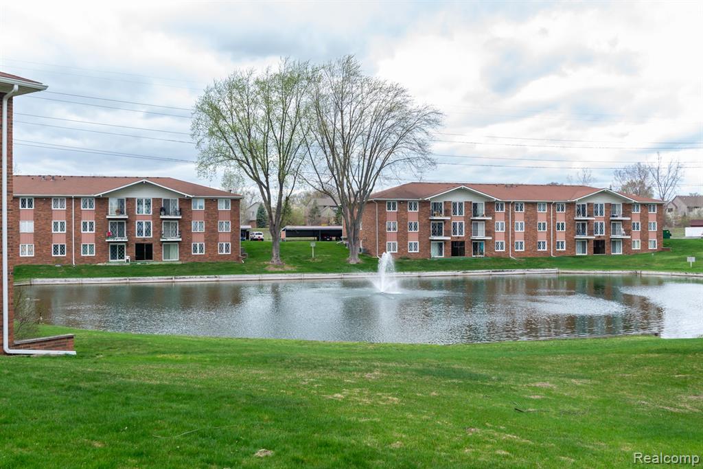 54797 Shelby Road, Unit 88 Shelby, MI 48316 - Photo 2 of 22