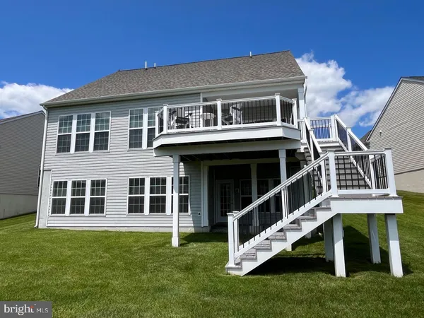 a view of an house with roof deck