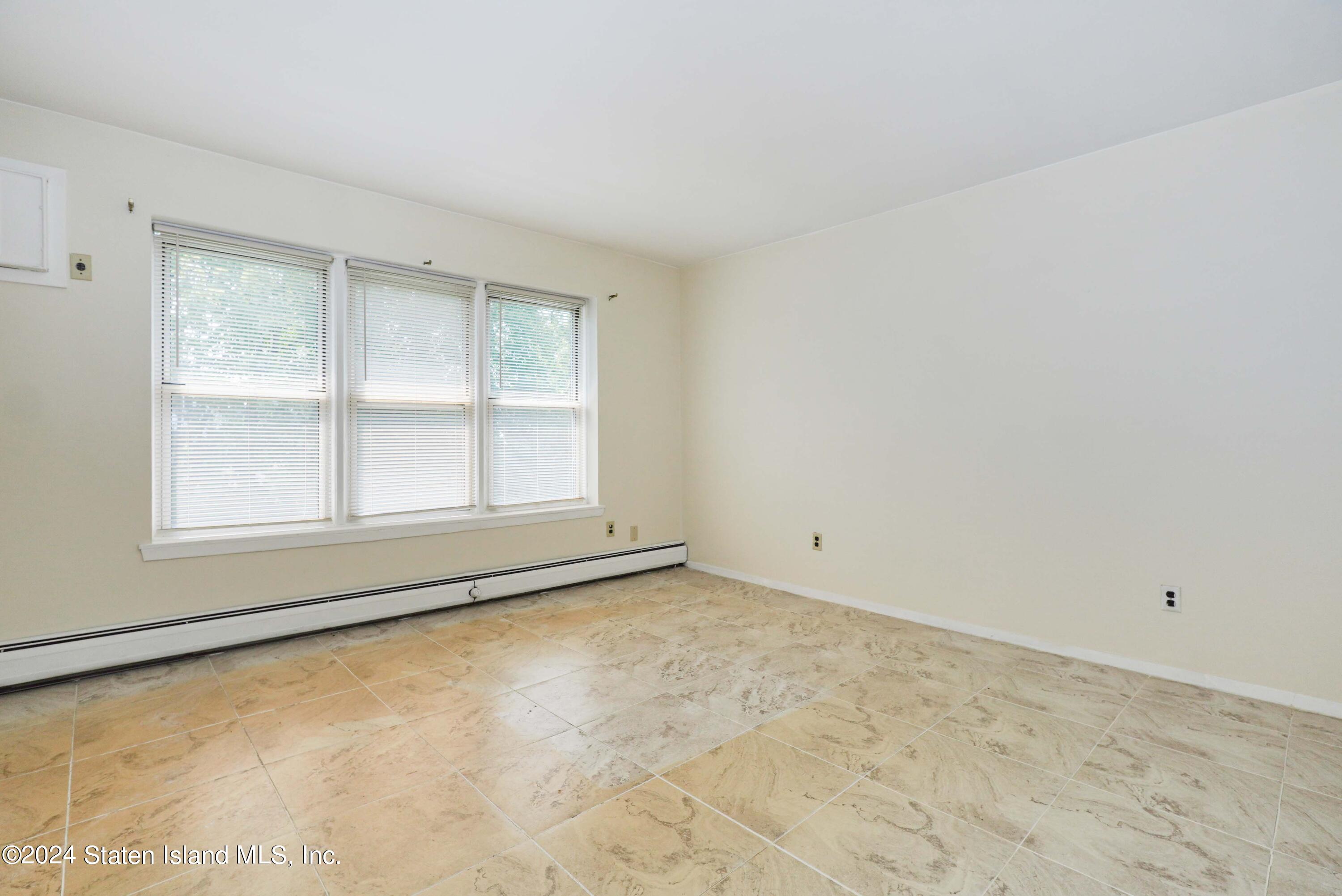 475 Armstrong Avenue, Unit F2 Staten Island, NY 10308 - Photo 5 of 10 Photo Aug 01 2024, 11 00 00 PM