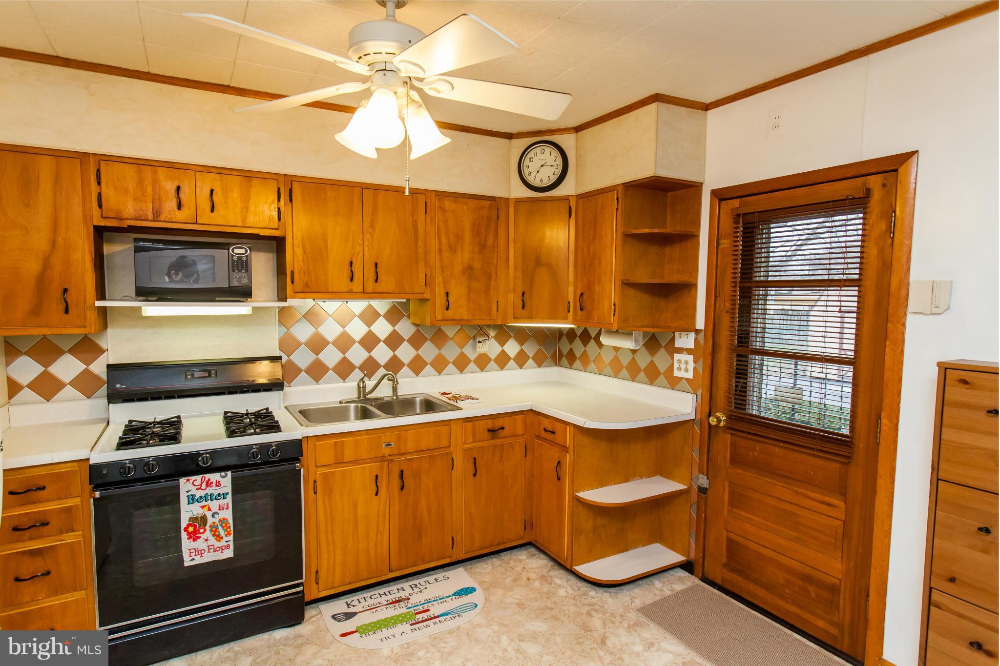 202 Pinewood Road Baltimore, MD 21222 - Photo 9 of 30 Kitchen