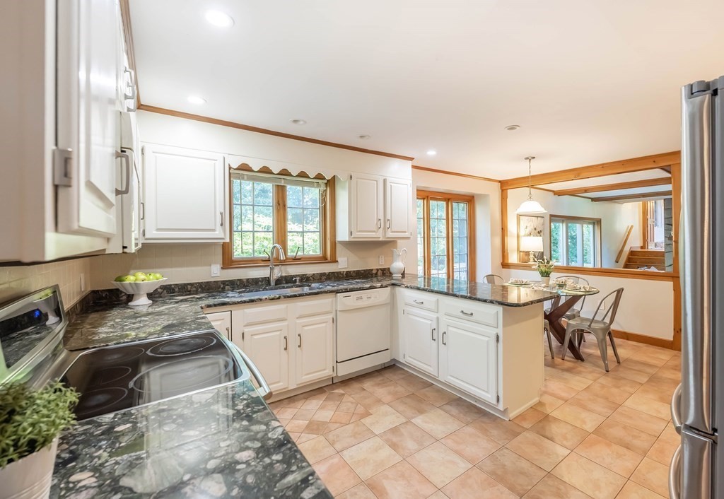 12 Blueberry Circle Andover, MA 01810 - Photo 11 of 36