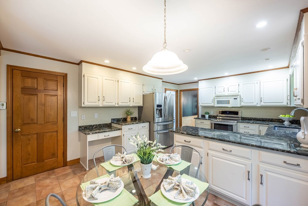 12 Blueberry Circle Andover, MA 01810 - Photo 12 of 36