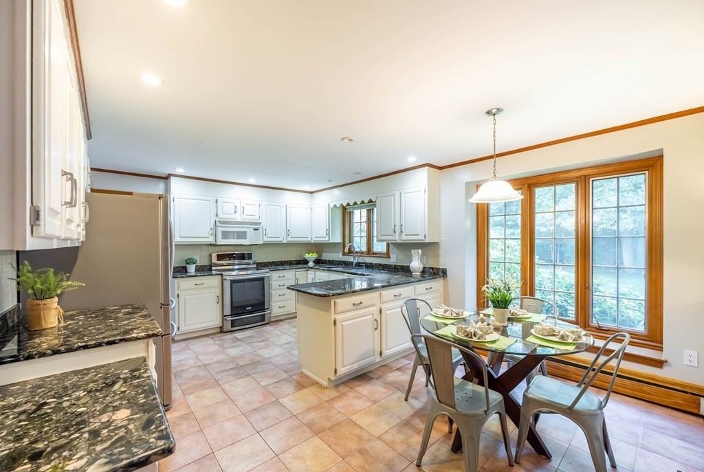 12 Blueberry Circle Andover, MA 01810 - Photo 9 of 36