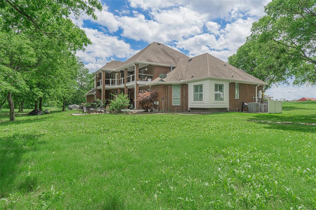 135 Kirkpatrick Road Ennis, TX 75119 - Photo 36 of 40 a front view of house with yard and green space