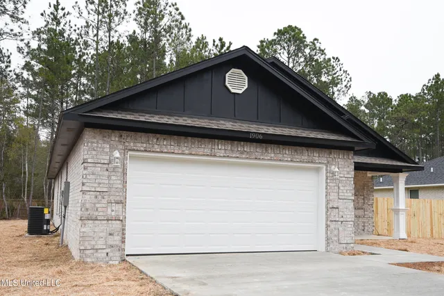$259,900 | 1906 Kingslea Drive, Gautier, MS 39553