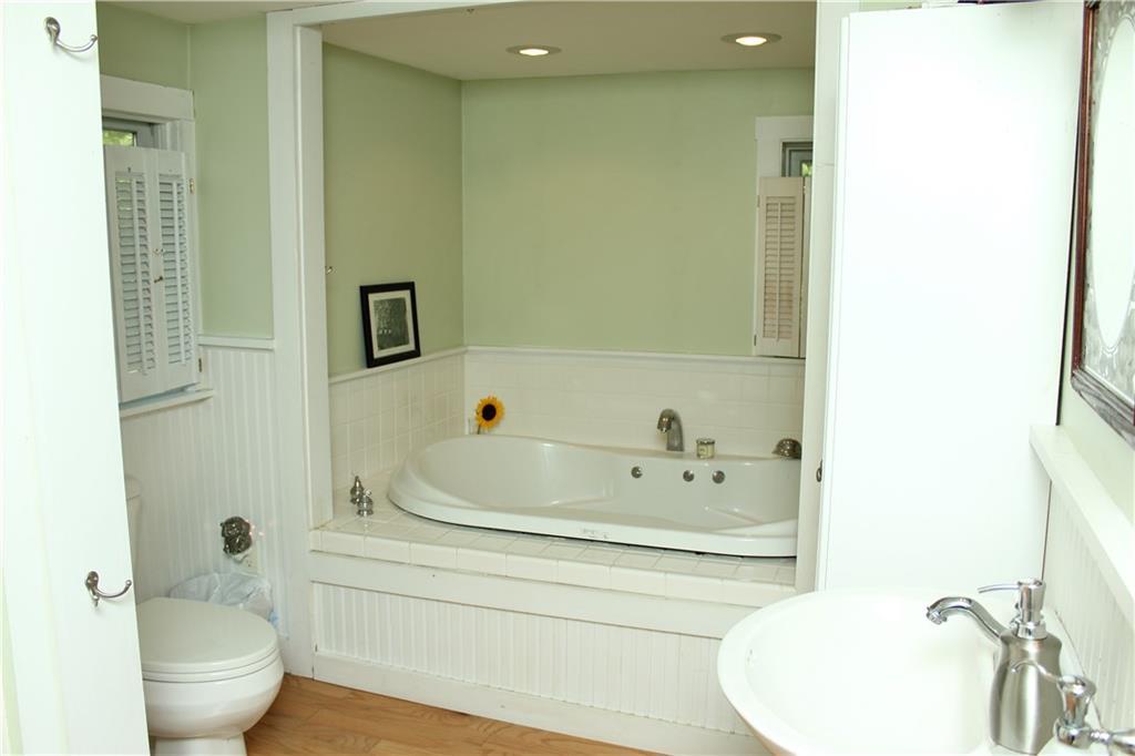 48 Northern Point Road Bristol, ME 04564 - Photo 11 of 19 First Floor Bathroom