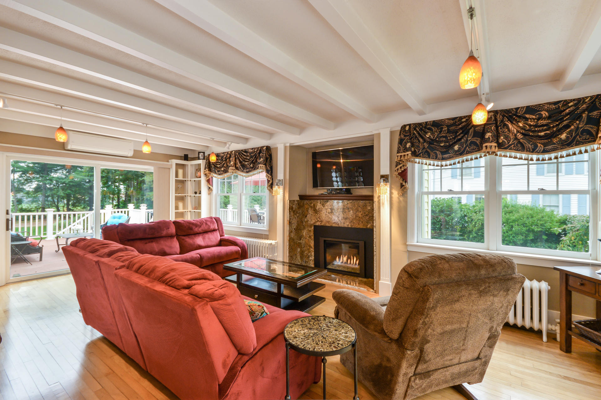006-photo-living-room-6336921