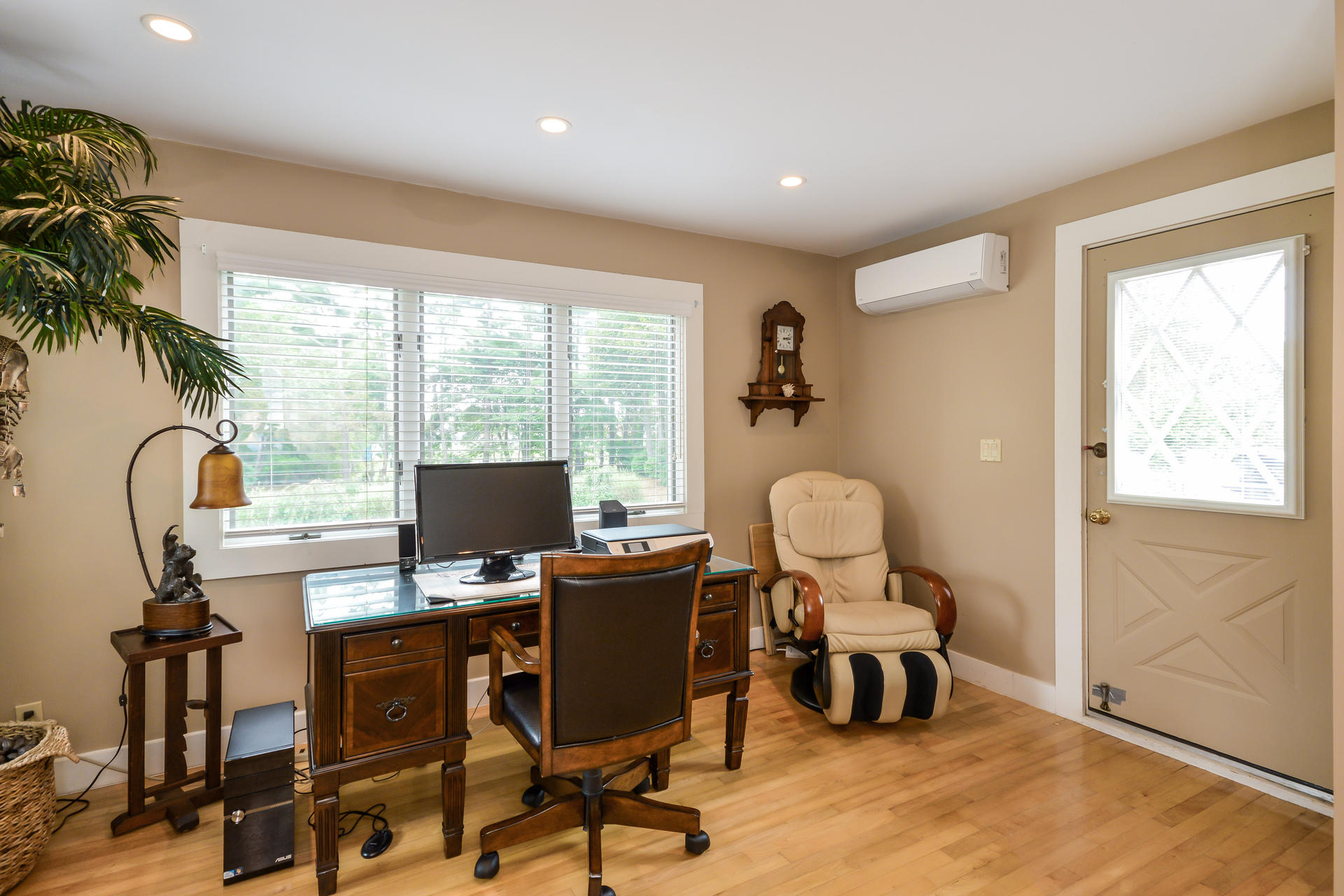 010-photo-office-6336930