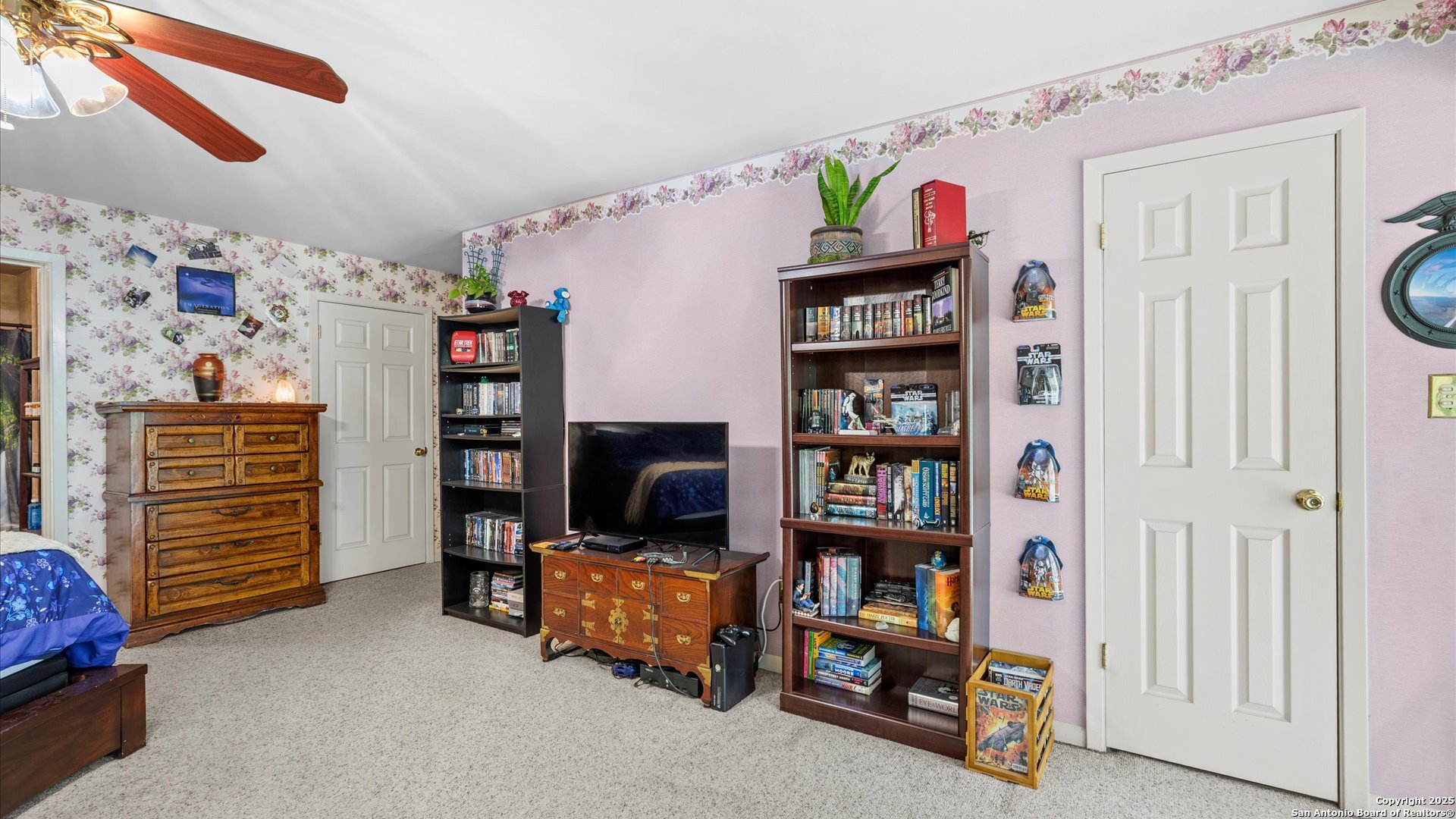 949 Burges Street Seguin, TX 78155 - Photo 14 of 26 a bedroom with furniture and a book shelf