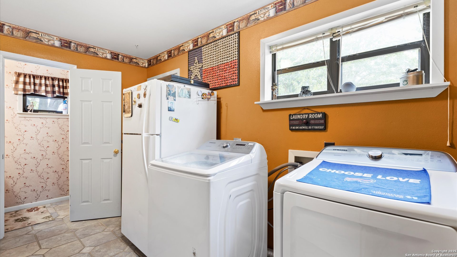 949 Burges Street Seguin, TX 78155 - Photo 21 of 26 a utility room with dryer and washer